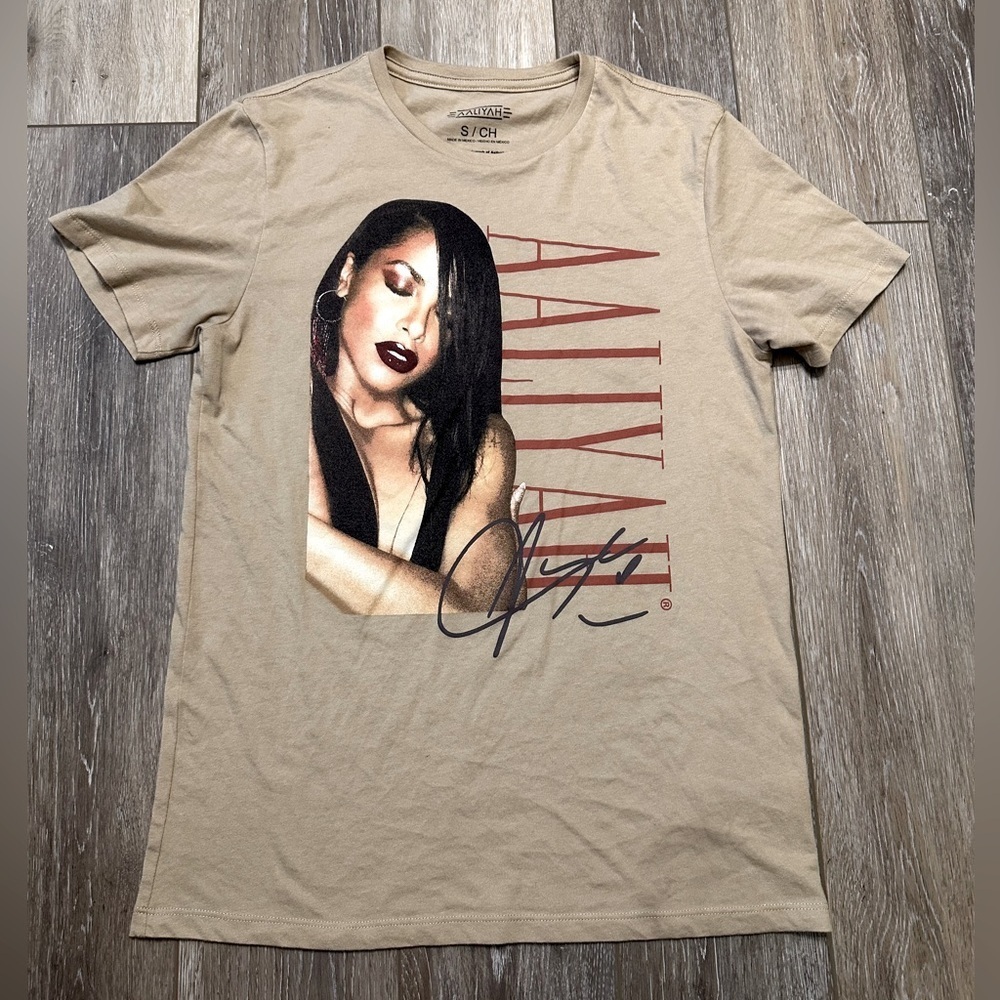 🛍️ Aaliyah short sleeve tee size small